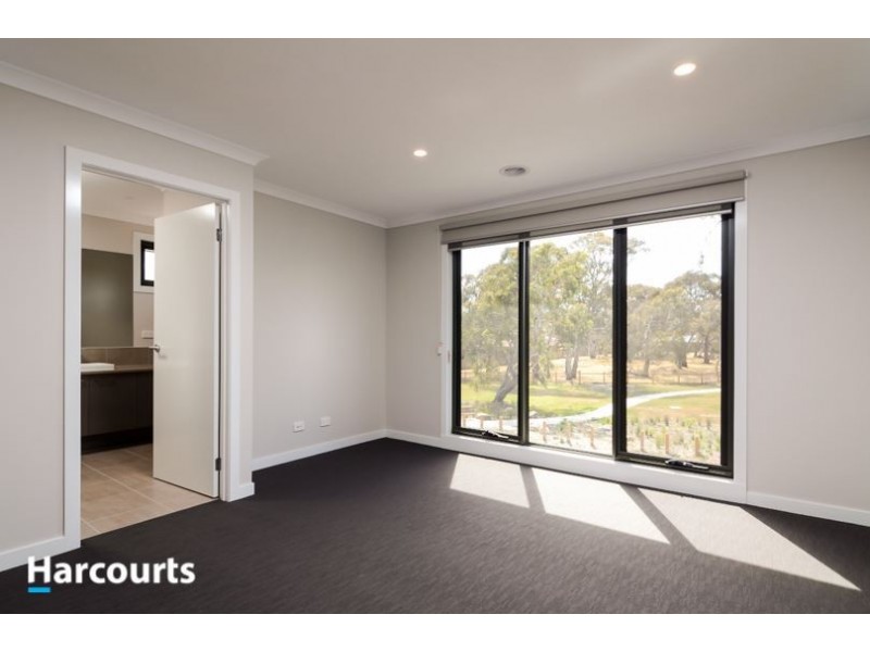 13 Coles Parkway, Carrum Downs VIC 3201