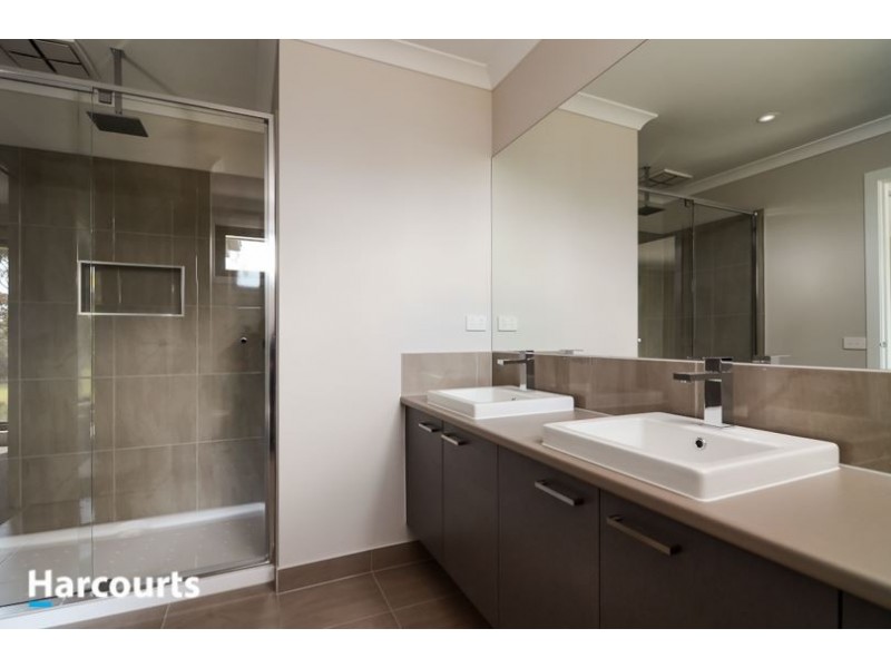 13 Coles Parkway, Carrum Downs VIC 3201