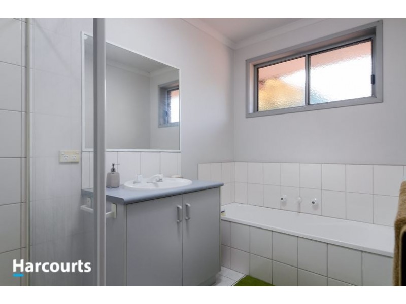 2 Laurel Crescent, Carrum Downs VIC 3201