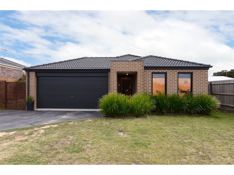 27 Orchard Grove, Tyabb VIC 3913