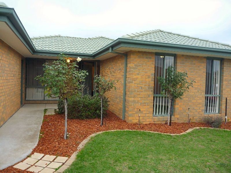 40 Bushlark Drive, Carrum Downs VIC 3201