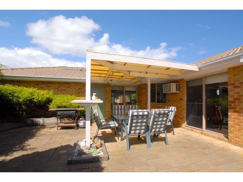 11 Laurel Crescent, Carrum Downs VIC 3201