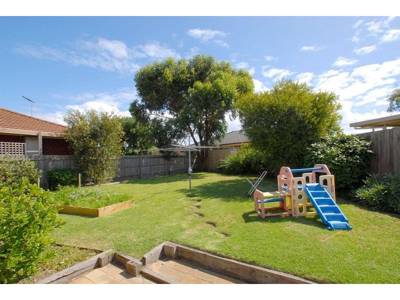 11 Laurel Crescent, Carrum Downs VIC 3201