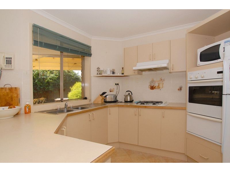 11 Laurel Crescent, Carrum Downs VIC 3201