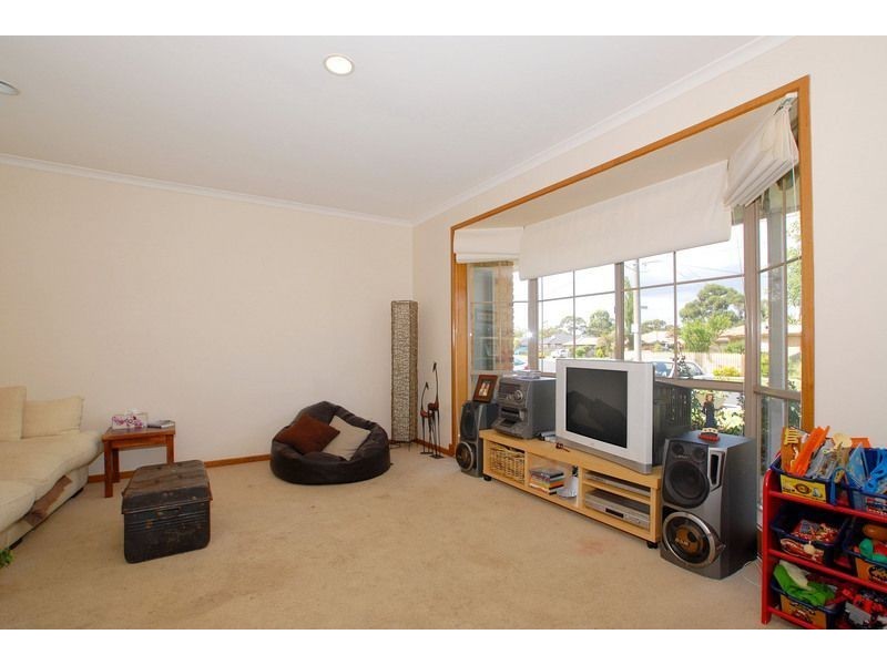 11 Laurel Crescent, Carrum Downs VIC 3201