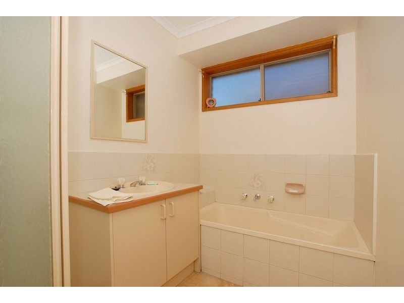 11 Laurel Crescent, Carrum Downs VIC 3201