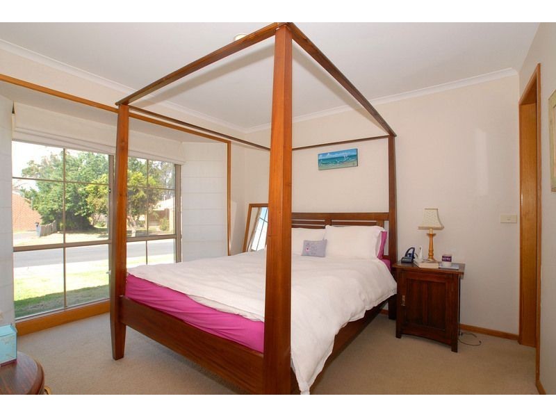 11 Laurel Crescent, Carrum Downs VIC 3201