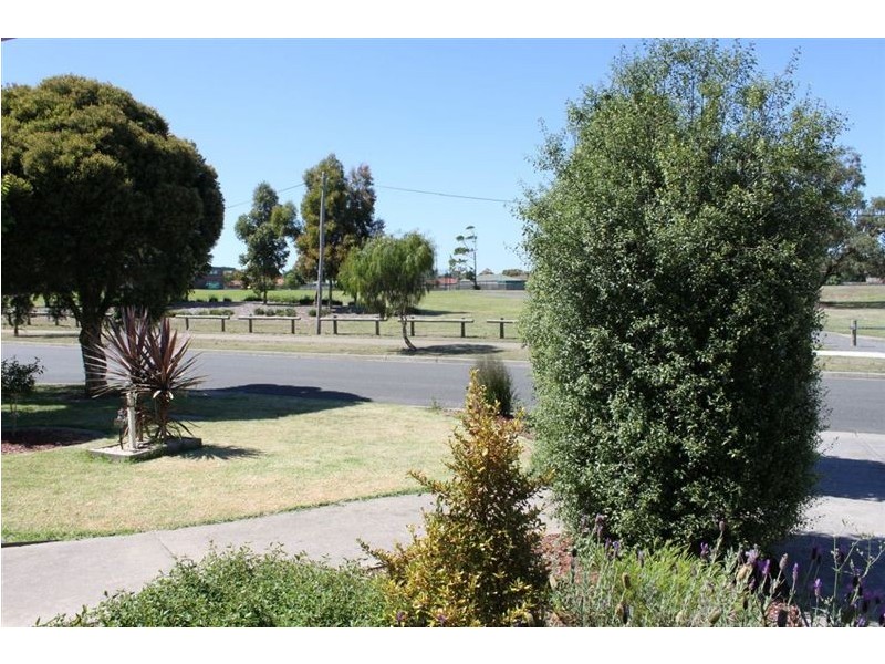 20 Quarrion Drive, Carrum Downs VIC 3201