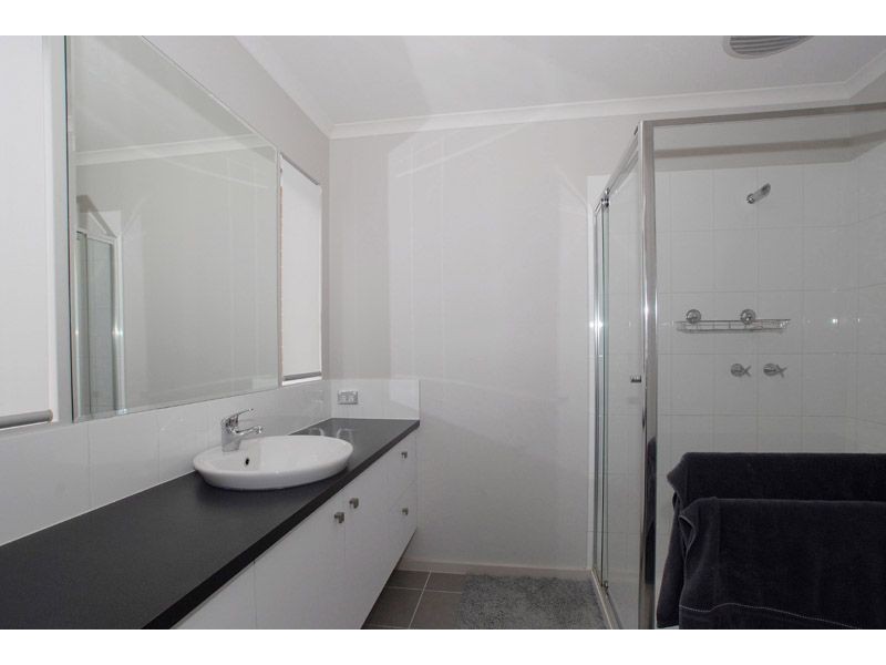 10 Madisson Crescent, Carrum Downs VIC 3201