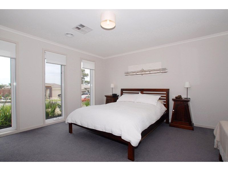 10 Madisson Crescent, Carrum Downs VIC 3201