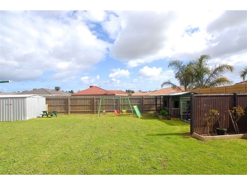 4 Lisa Beth Mews, Skye VIC 3977