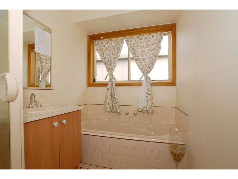 11 Kerrie Anne Court, Skye VIC 3977