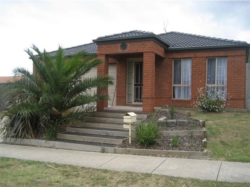 11 Sandalwood Grove, Carrum Downs VIC 3201