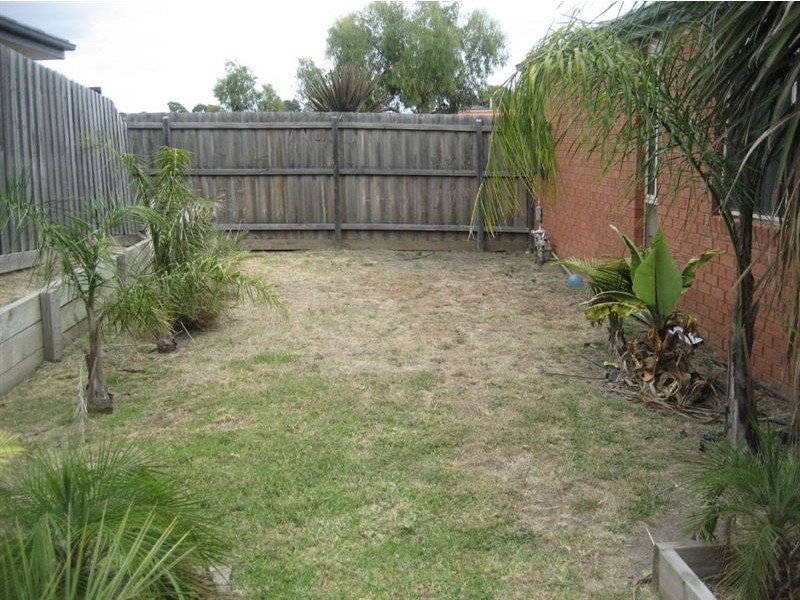 11 Sandalwood Grove, Carrum Downs VIC 3201