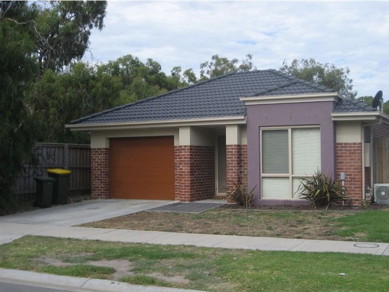 38 Lats Avenue, Carrum Downs VIC 3201
