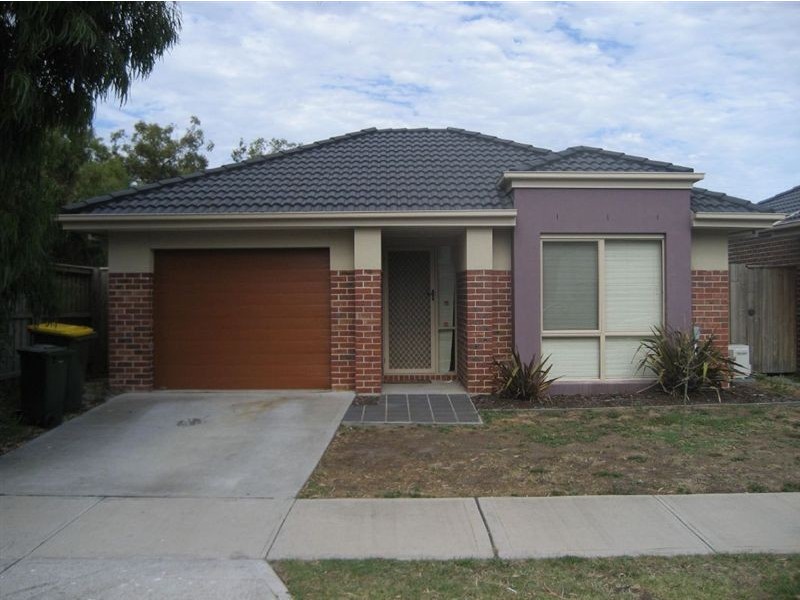 38 Lats Avenue, Carrum Downs VIC 3201