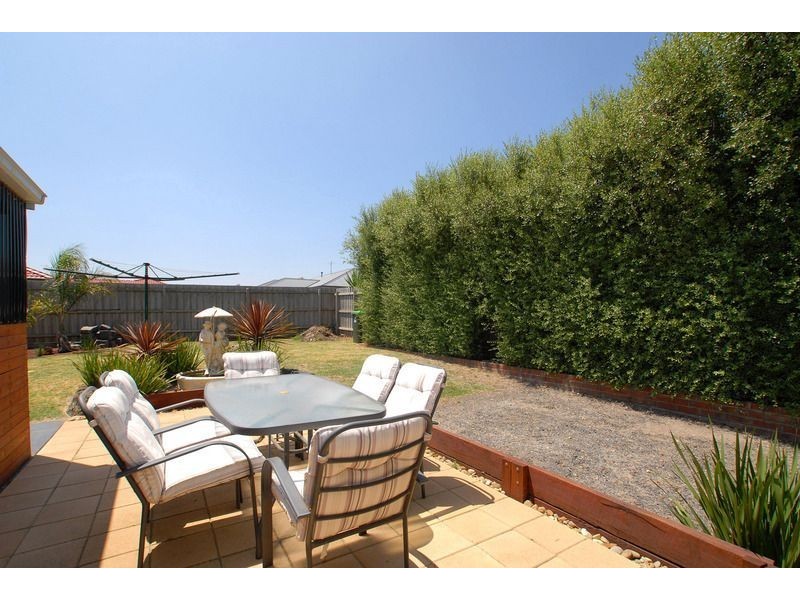 19 Windella Grove, Skye VIC 3977
