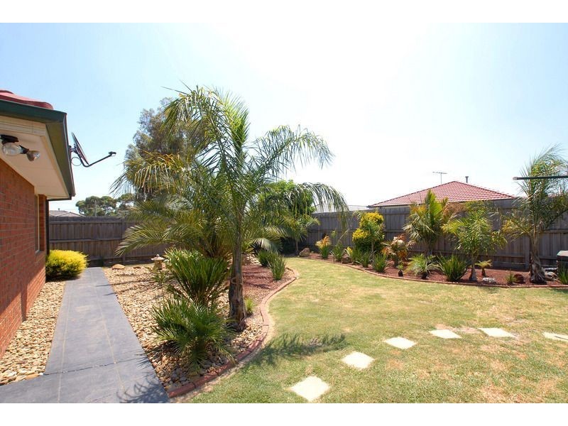 19 Windella Grove, Skye VIC 3977