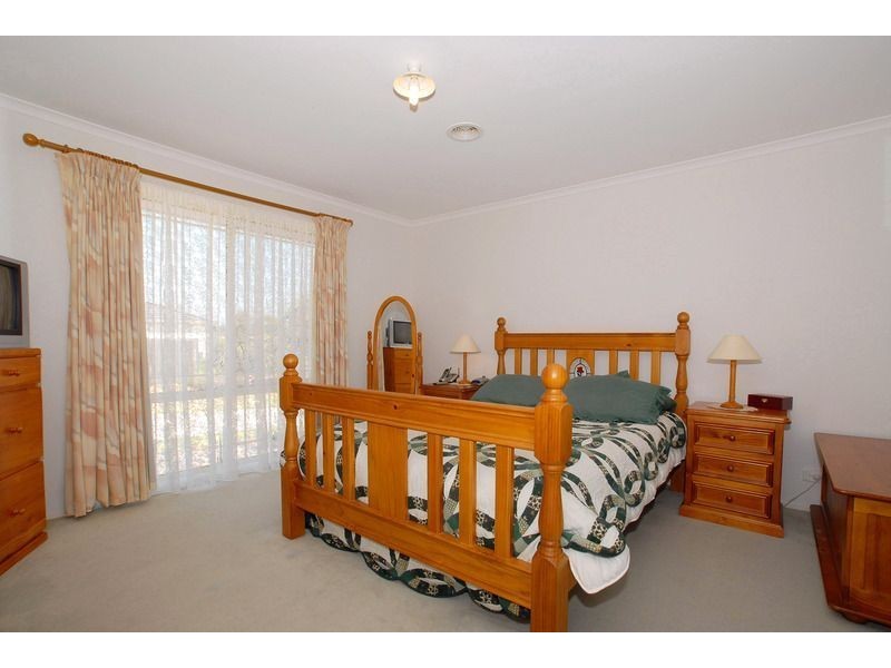 19 Windella Grove, Skye VIC 3977