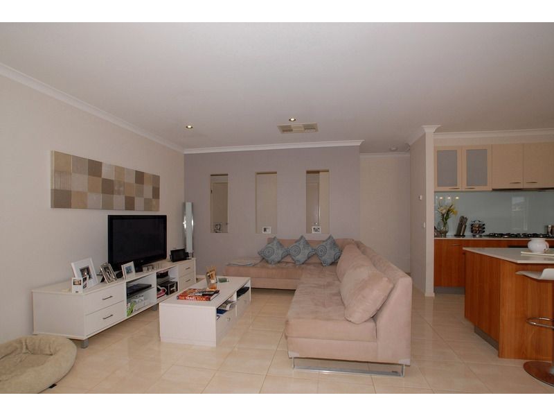 19 Diamond Parade, Skye VIC 3977