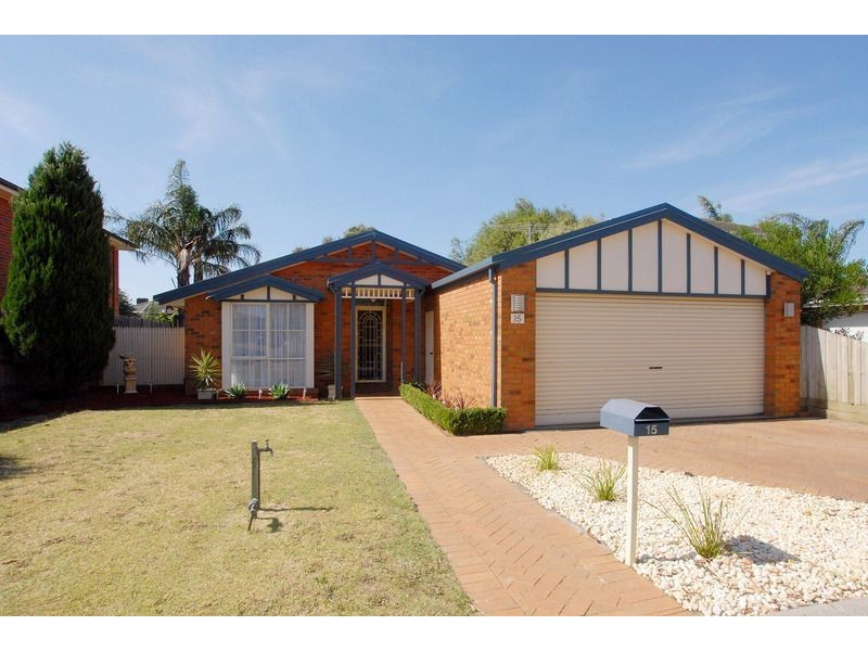 15 Daina Court, Skye VIC 3977