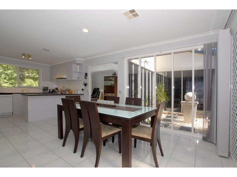 15 Daina Court, Skye VIC 3977