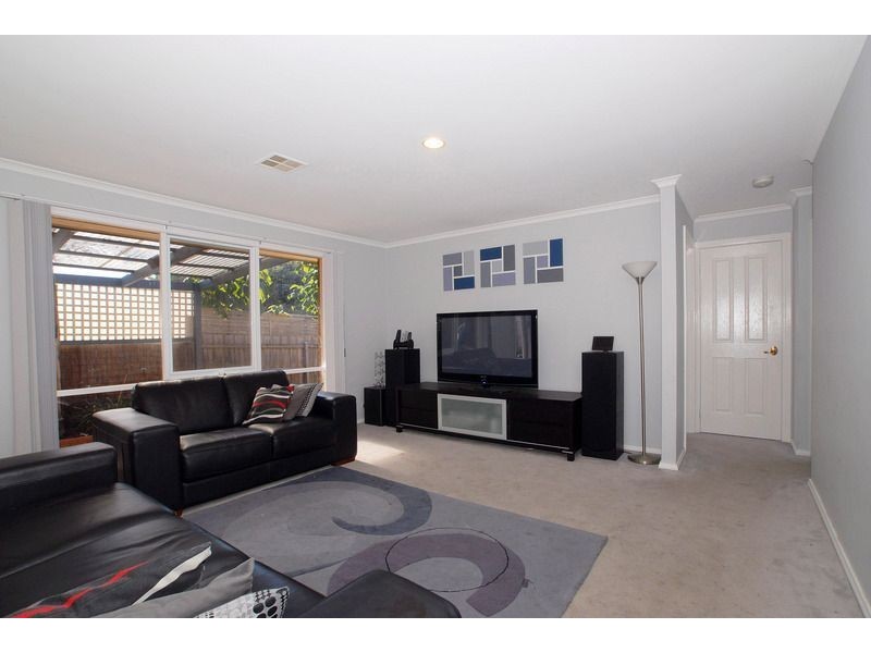 15 Daina Court, Skye VIC 3977