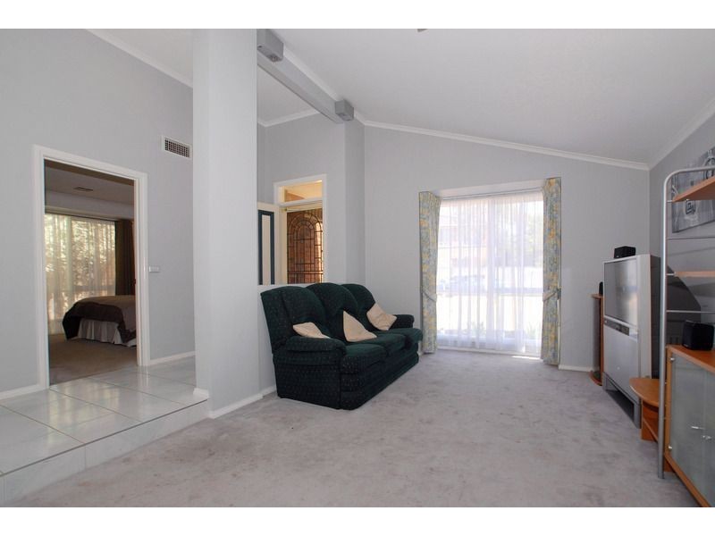 15 Daina Court, Skye VIC 3977