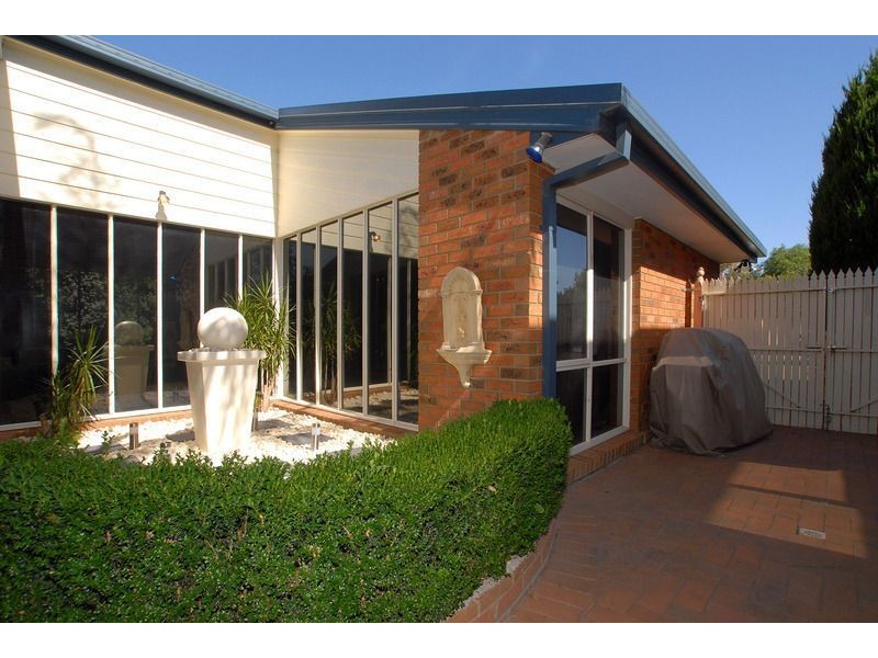 15 Daina Court, Skye VIC 3977