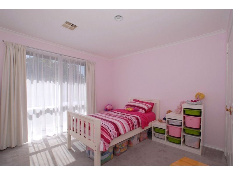 15 Daina Court, Skye VIC 3977