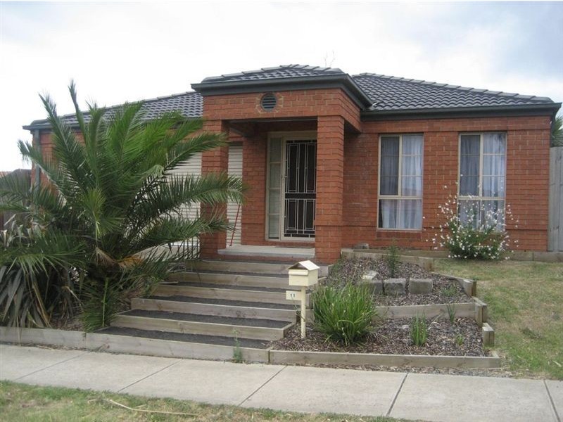 11 Sandalwood Grove, Carrum Downs VIC 3201