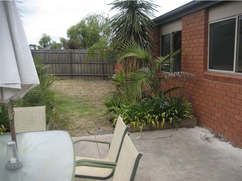 11 Sandalwood Grove, Carrum Downs VIC 3201