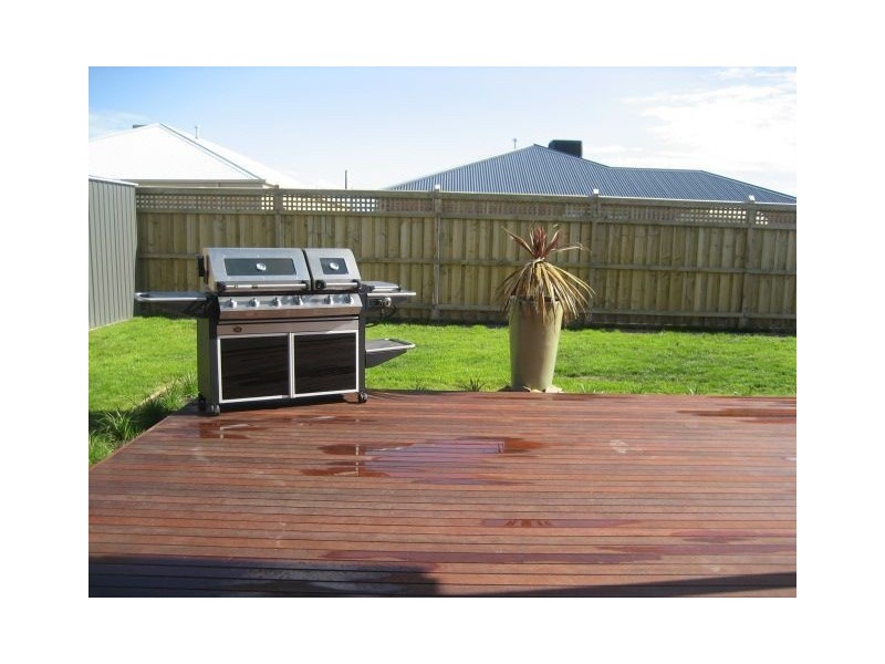 11 Alysha Avenue, Lyndhurst VIC 3975