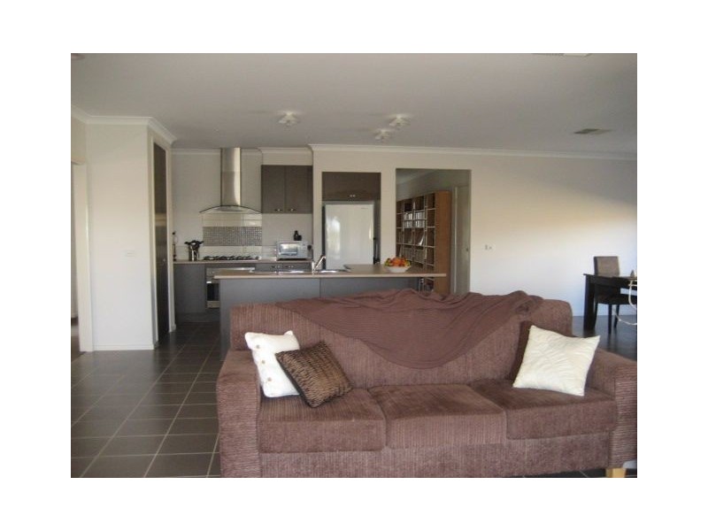 11 Alysha Avenue, Lyndhurst VIC 3975