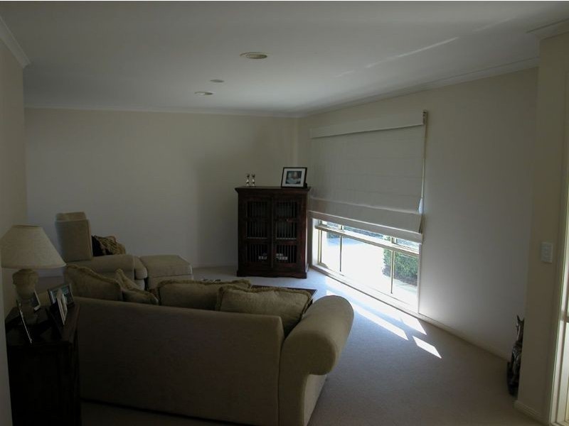 4 Oriana Grove, Skye VIC 3977