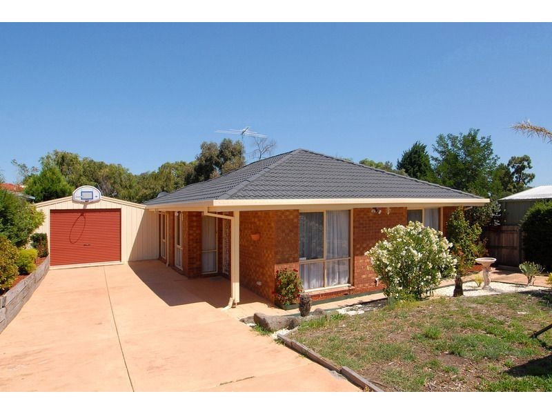 51 Rowellyn Avenue, Carrum Downs VIC 3201