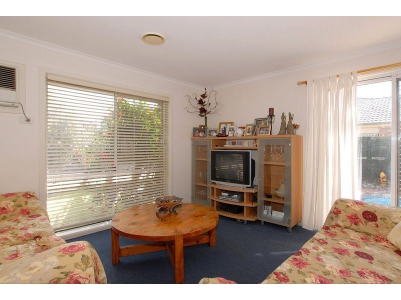 17 Daina Court, Skye VIC 3977