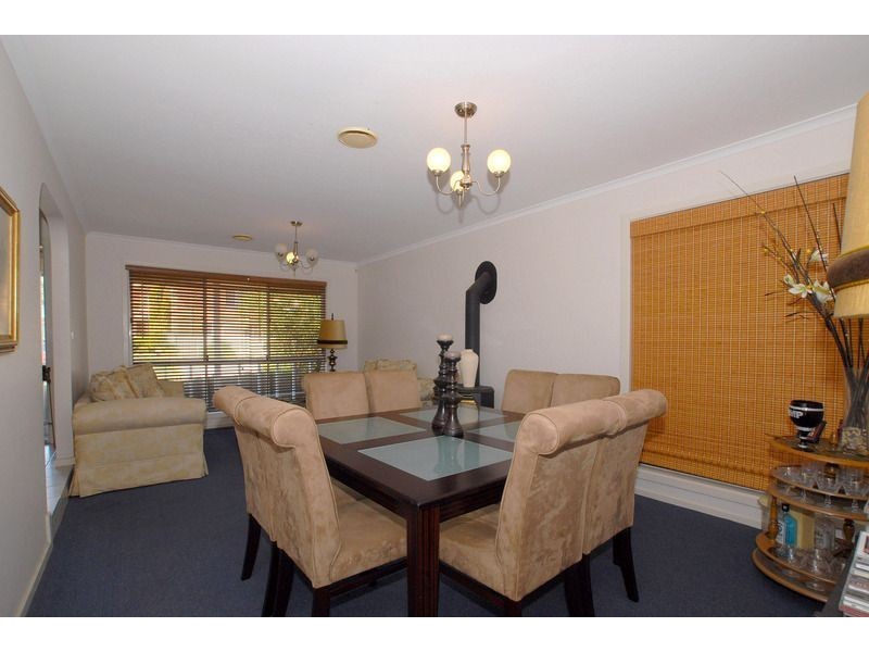 17 Daina Court, Skye VIC 3977