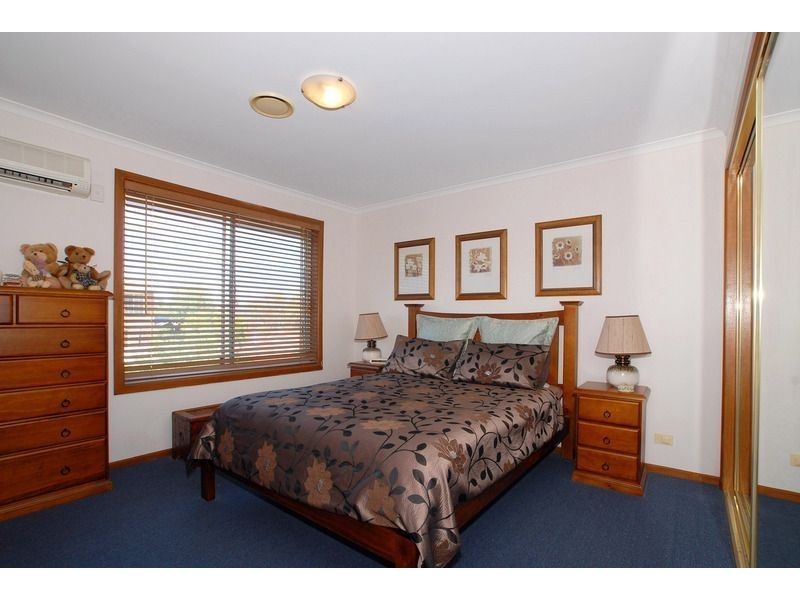 17 Daina Court, Skye VIC 3977