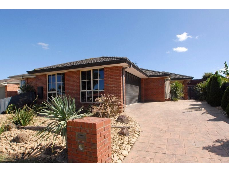 5 Streeton Court, Skye VIC 3977