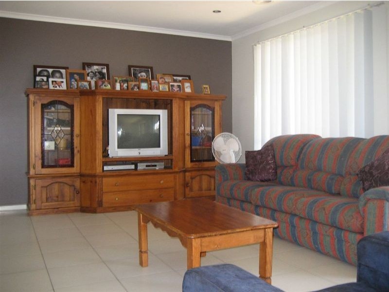 2 Arkley Close, Skye VIC 3977