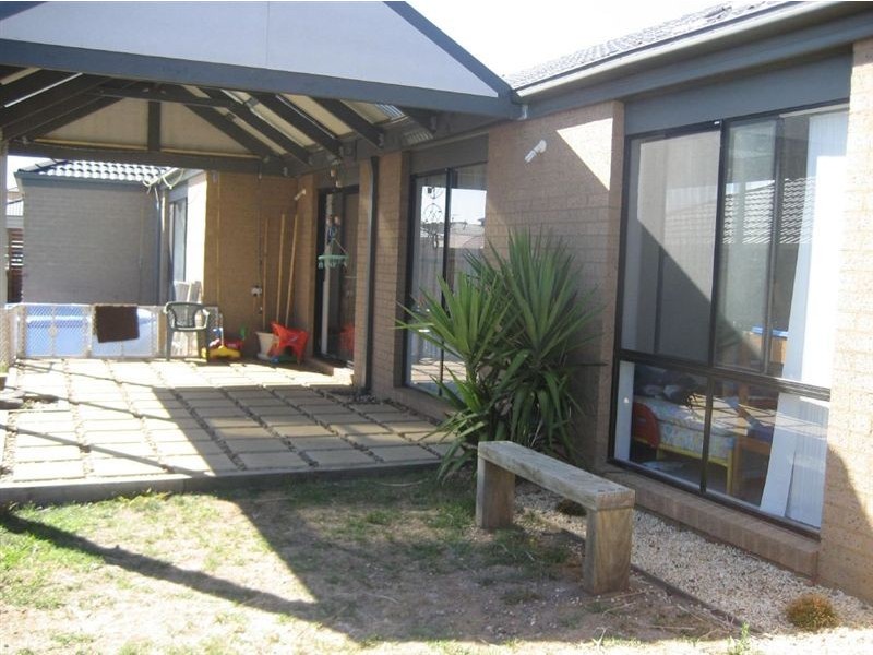 2 Arkley Close, Skye VIC 3977