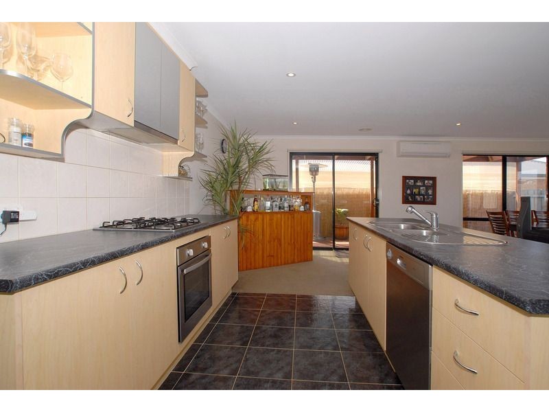 21 Vivi Court, Skye VIC 3977