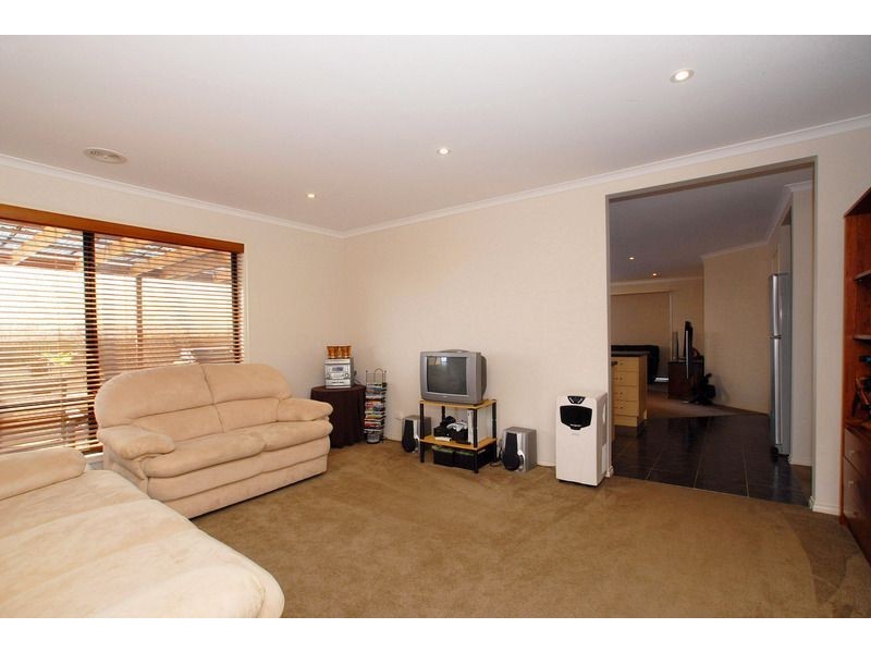 21 Vivi Court, Skye VIC 3977