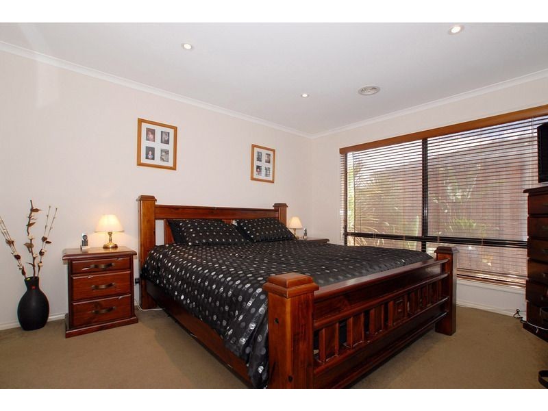 21 Vivi Court, Skye VIC 3977