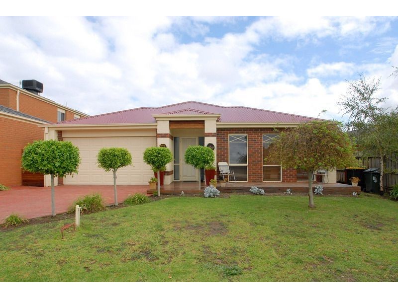 8 Friuli Place, Skye VIC 3977