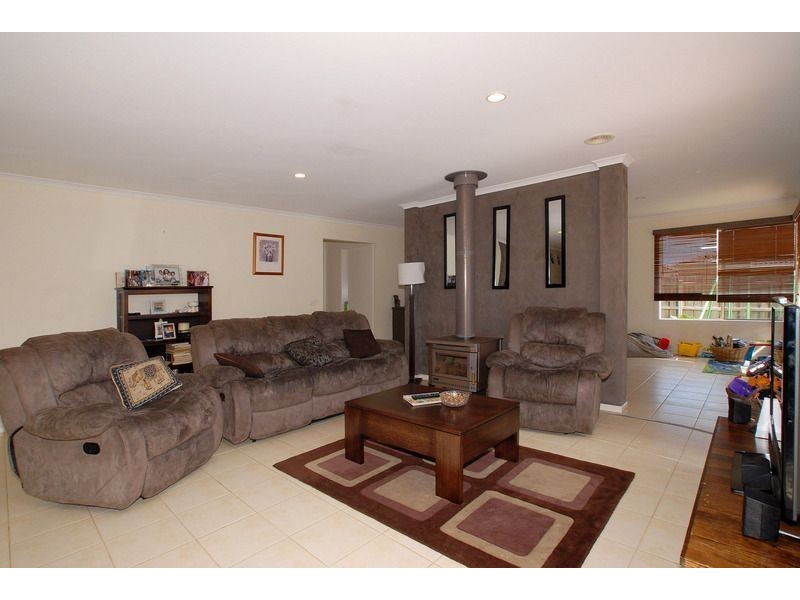 8 Friuli Place, Skye VIC 3977