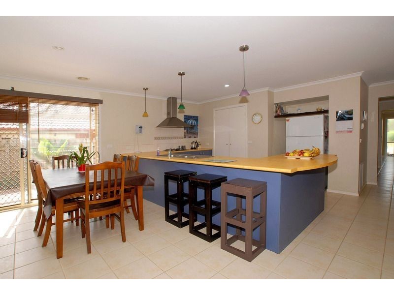 8 Friuli Place, Skye VIC 3977