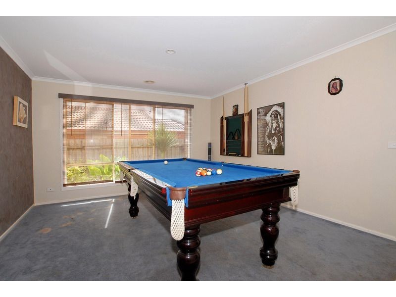 8 Friuli Place, Skye VIC 3977