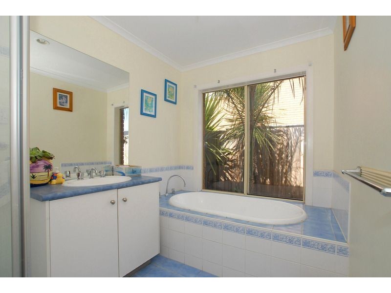 8 Friuli Place, Skye VIC 3977